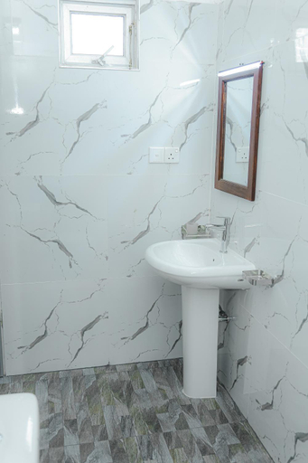 Bathroom 3, Star Canal Cottage, Negombo