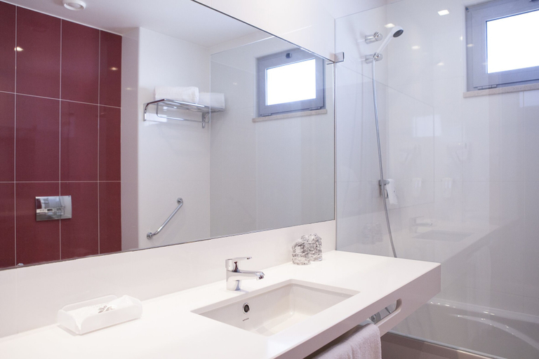 Bathroom 3, Flag Hotel Aljustrel, Aljustrel