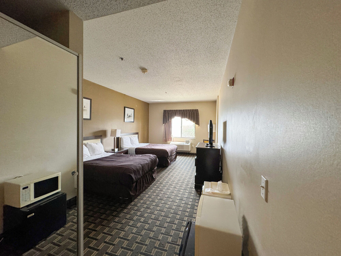 Bedroom 2, FairBridge Inn & Suites Batavia - Darien Amusement Park, Genesee