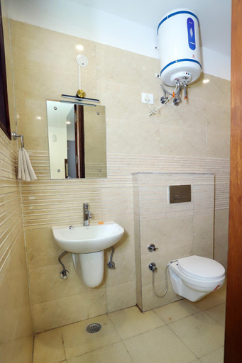 Bathroom 3, Vrindavan Guest House, Delhi