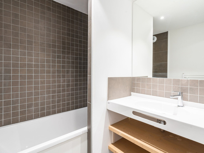 Bathroom 5, Chalet Apartment in Auris-en-oisans Alps, Isère