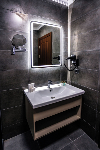 Bathroom 5, Mays Royal Hotel, Fatih
