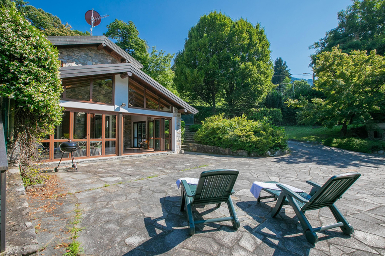 Room 3, Villa Il Castagno Few Min From Beach, Varese