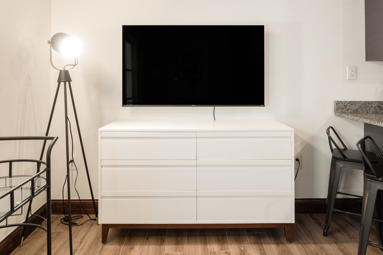 Room 5, Sosuite 2BR Apt w Balcony W D Gym On-site Bar, Philadelphia