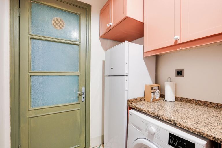 Room 2, Cozy Flat With Balcony 5 min to Galata Tower, Beyoğlu