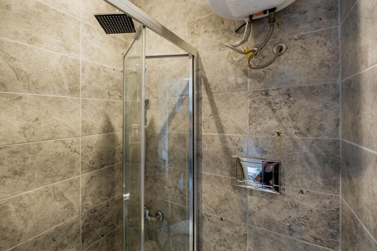 Room 2, Rustic Stone Flat 5 min to Taksim Square, Beyoğlu