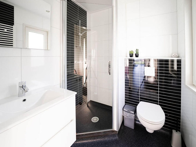 Bathroom, Chalet Near Veluwemeer With Garden Terrace, Dronten
