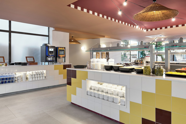 Food & Drinks 5, tent Calvia Beach, Baleares