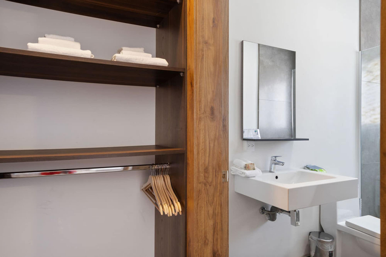 Bathroom 4, NEW Modern Villa Jacuzzi Pvt Pool Close2beach