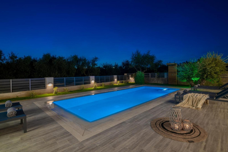 Room 2, Solis Ortus Villa - Solis Ortus Villa, Ionian Islands