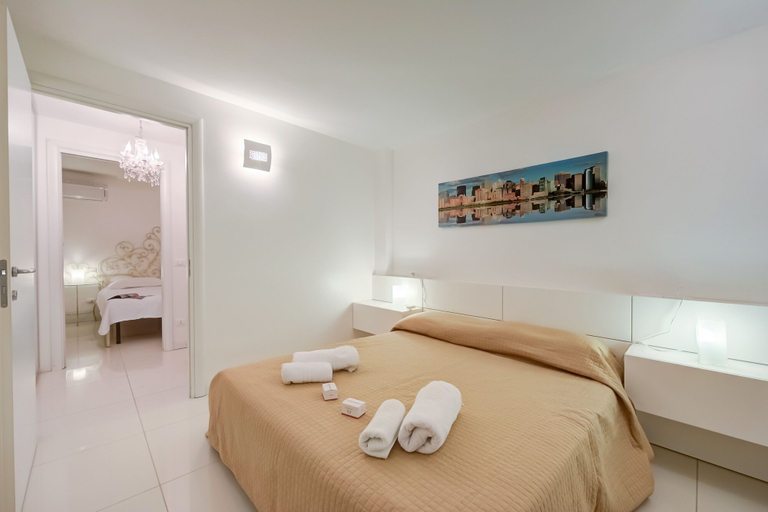 Room 2, Casa Oleandri With Pool and Lake View, Brescia