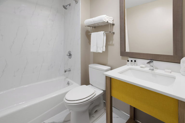 Bathroom 4, Days Inn By Wyndham Staten Island, New York