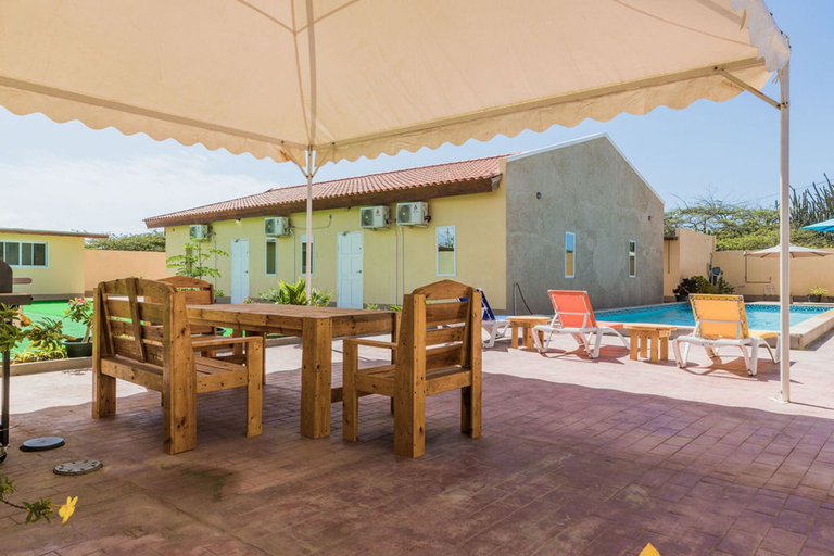 Others 4, 2 Queen Studio w Pool BBQ Hotwater Close 2 Beach