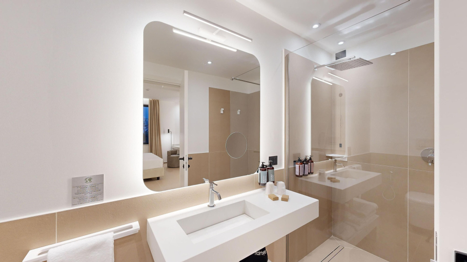 Bathroom 5, Primo Ostuni Hotel, Brindisi