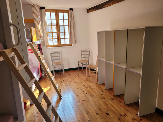 Others 2, Gite de la Porte Saint Jacques: a hostel for pilgrims, Pyrénées-Atlantiques