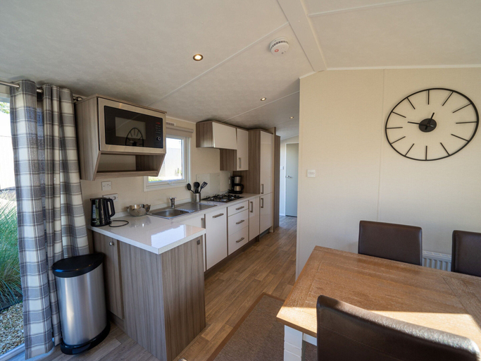 Private kitchen 3, Well-maintained Chalet With Terrace, Hellevoetsluis