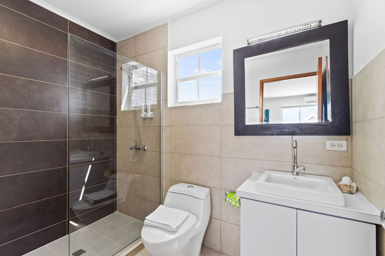 Bathroom 3, NEW Modern 1BR 1BA With Pool in Quiet Area