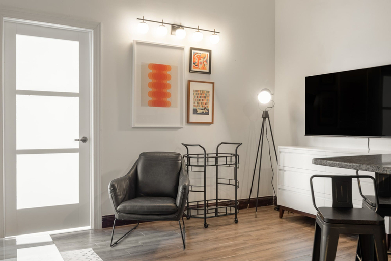 Room 3, Sosuite 2BR Apt w Balcony W D Gym On-site Bar, Philadelphia