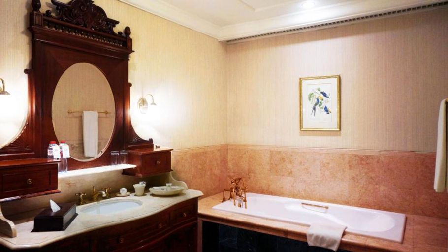 Bathroom 30