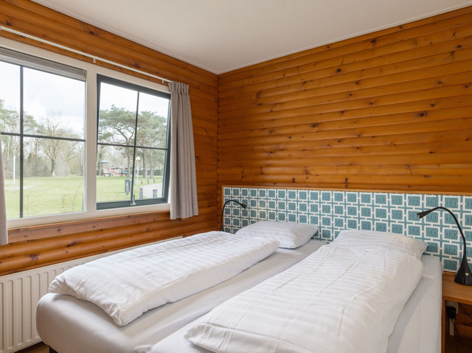 Room 5, Bungalow in Veluwe Near Harderwijk, Putten