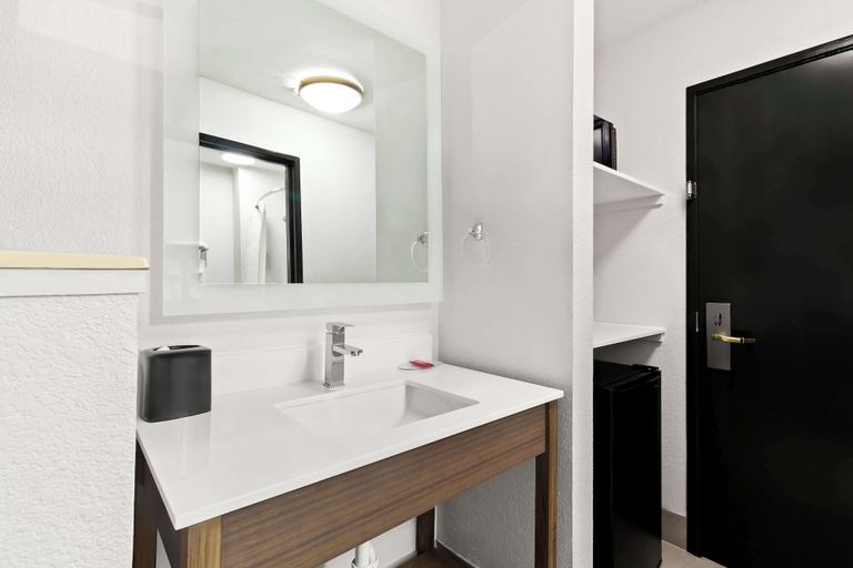 Bathroom 4, SureStay by Best Western Groves, Jefferson