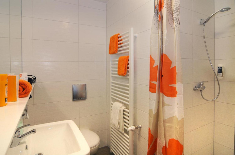 Bathroom 2, Gasthof-Hotel Maintal, Lichtenfels