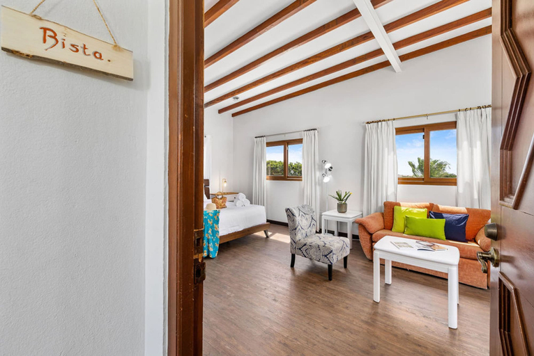 Bedroom 3, Spacious 4BR Villa Private Pool Cozy Location