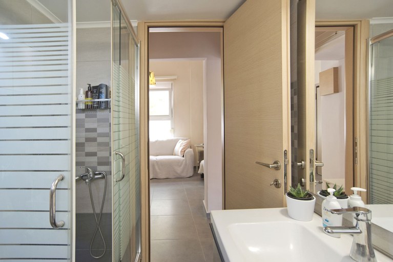 Room 5, Coastal Charm in Piraeus, Attica