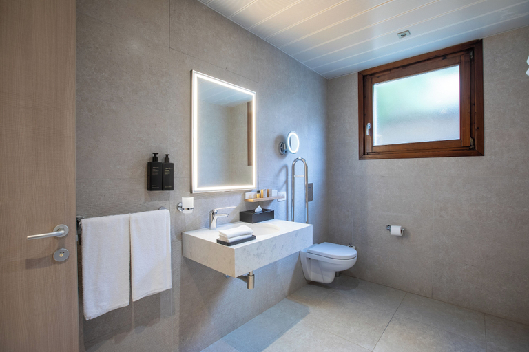 Bathroom 5, Mangia's Santa Teresa Sardinia, Curio Collection by Hilton, Olbia-Tempio