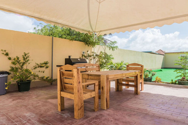 Others 5, 2 Queen Studio w Pool BBQ Hotwater Close 2 Beach