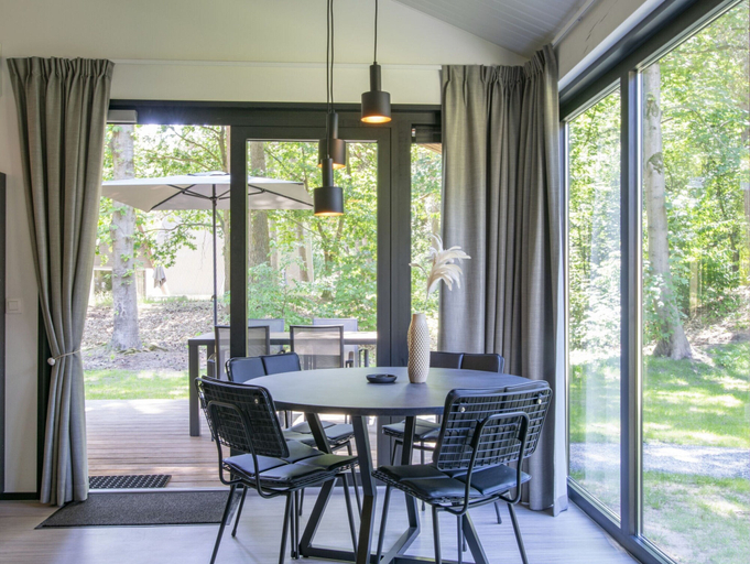 Dining 2, Chalet in Eindhoven near Bospark t Wolfsven, Mierlo
