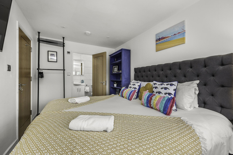 Bedroom 4, Sunset Townhouse With Free Parking, Brighton and Hove