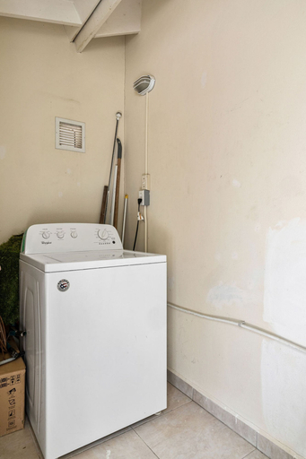 Bathroom 4, Cozy 3br2ba Great Location w Private Pool Patio