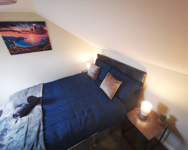 Bedroom 2, 4BR Modern Botanic House, Belfast