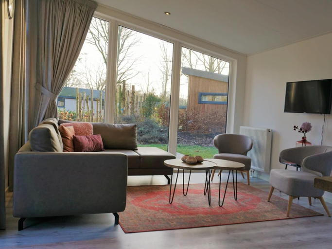 Others 5, Chalet Near Veluwemeer With Garden Terrace, Dronten