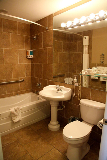 Bathroom 3, Lake Grassy Inn & Suites, Highlands