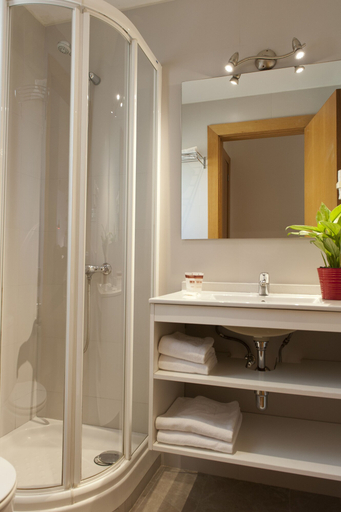 Bathroom 5, MH Apartments S. Familia, Barcelona