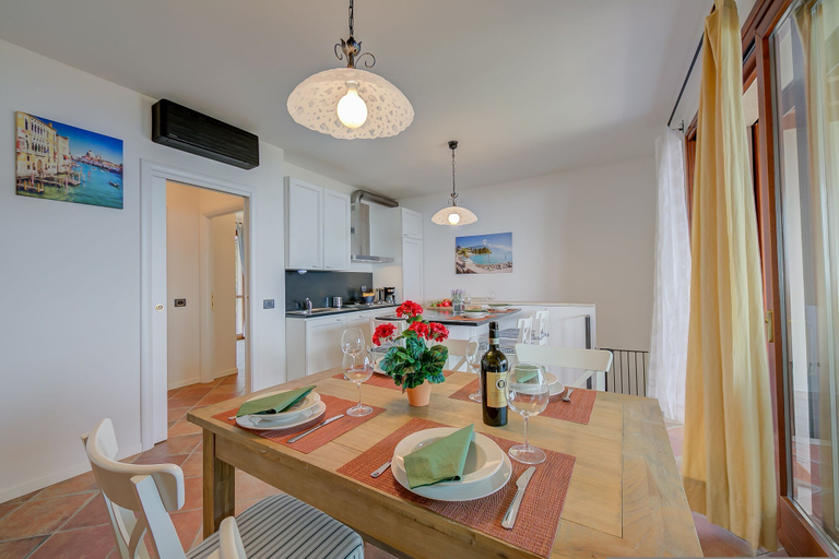 Room 4, Borgo Belvedere Apartment With Lake View, Brescia