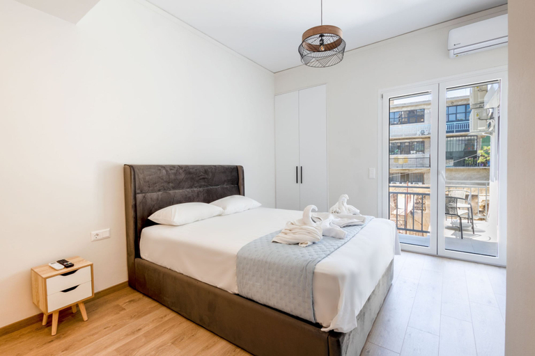 Bedroom 3, Spacious 3-bedroom Dual Apartment in City Centre, Attica