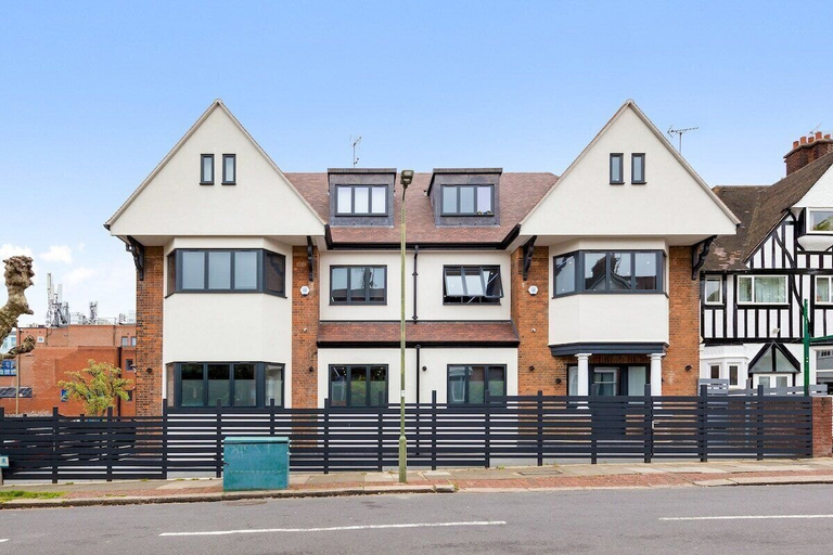 Exterior & Views