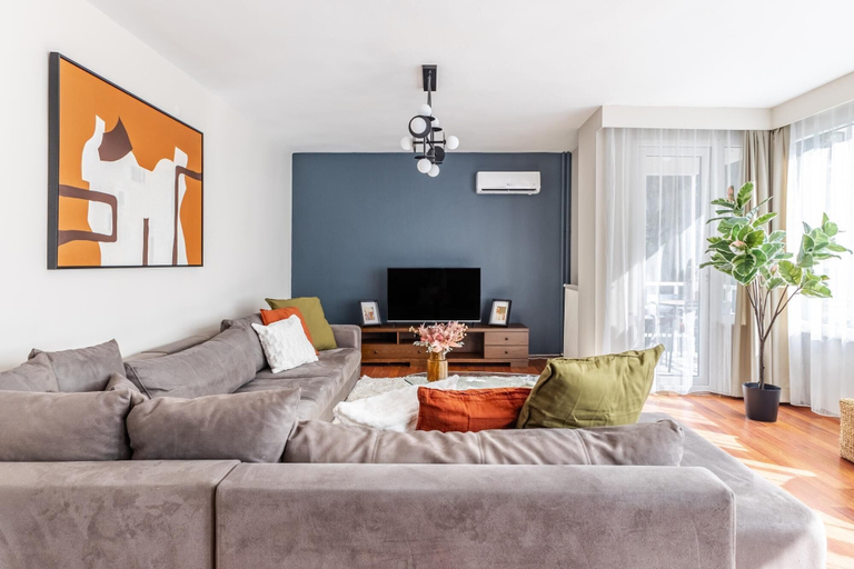 Room 3, Spacious Flat w Balcony 3 min to Bagdat Ave, Kadıköy