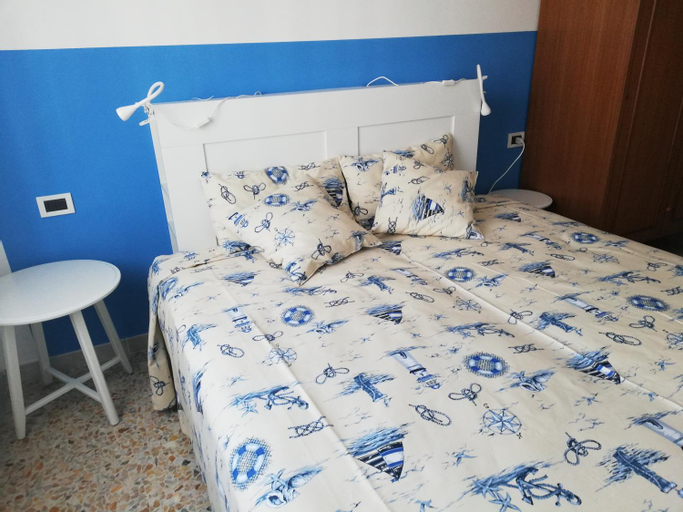 Bedroom 1, Al mare con vista codice CITRA 009049-LT-0787, Savona