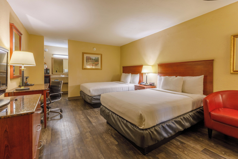 Bedroom 4, Northwest Inn, Woodward