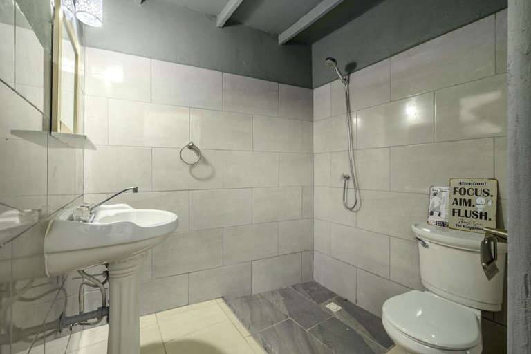 Bathroom 4, Beautiful 3br4ba Amazing Location w Private Pool