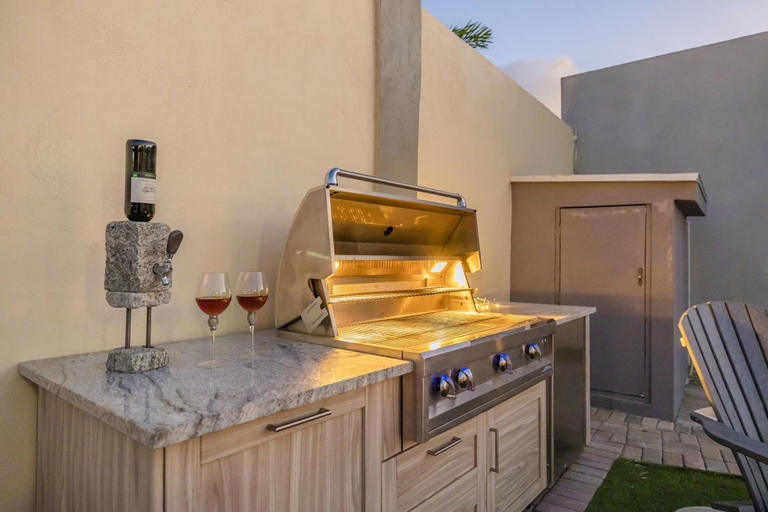 Food & Drinks, Beautiful 3br4ba Amazing Location w Private Pool