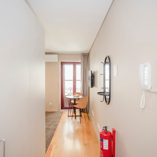 Room 4, Liiiving in Porto Historic Cl Rigos Studio - 3F, Porto