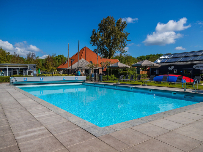 Pool 4, Comfortable Chalet With Dishwasher, on a Holiday Park, 25 km. From Amsterdam, Velsen
