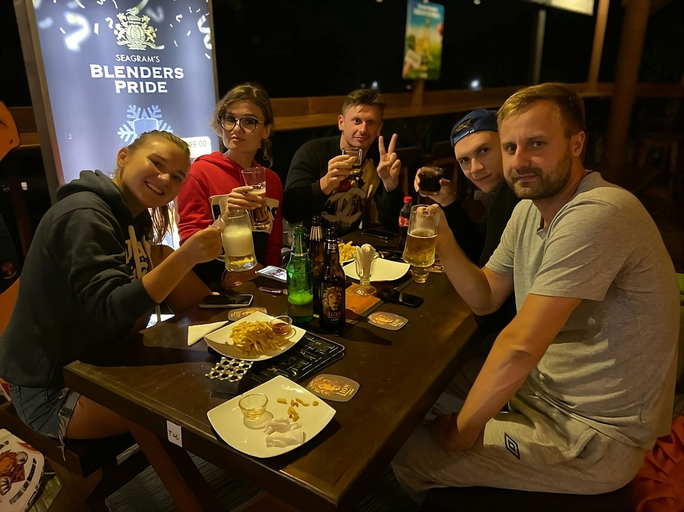Food & Drinks