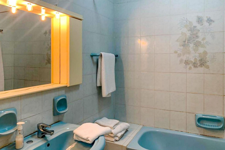 Bathroom 4, Sea and sun Views 2bd Apt Marsalforn Gozo