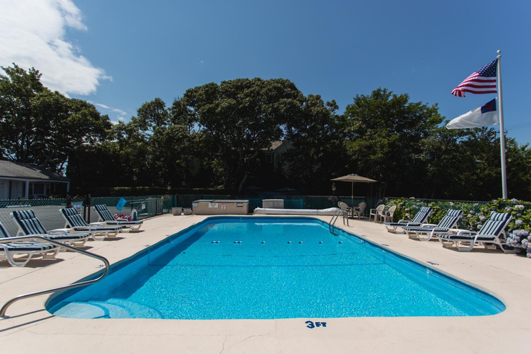 Sport & Beauty 4, A Beach Breeze Inn, Barnstable